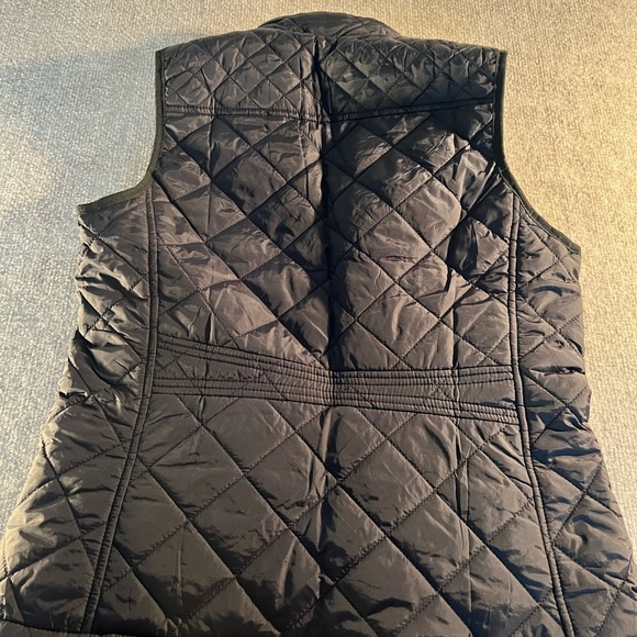 Quilted Black Vest with Zipper Pockets - Picture 2 of 5